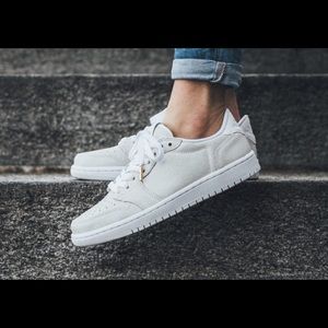 Air Jordan 1 Retro Low No Swoosh